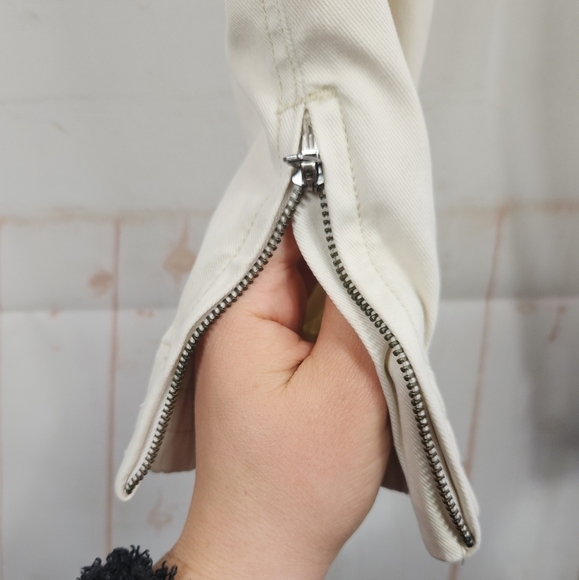 Spanx Stretch Twill Cargo Jogger Pants in Parchment Cream Medium (6-8) - Picture 8 of 10